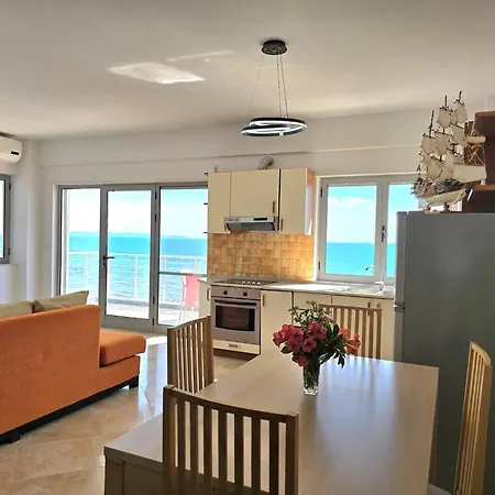 아파트 Apartment In Durres Near Sandy Beach *
