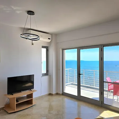 아파트 Apartment In Durres Near Sandy Beach *